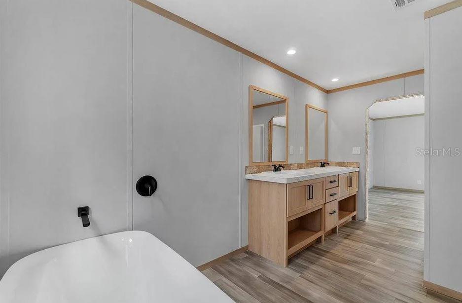 LAKE WALES ESTATES - Residential