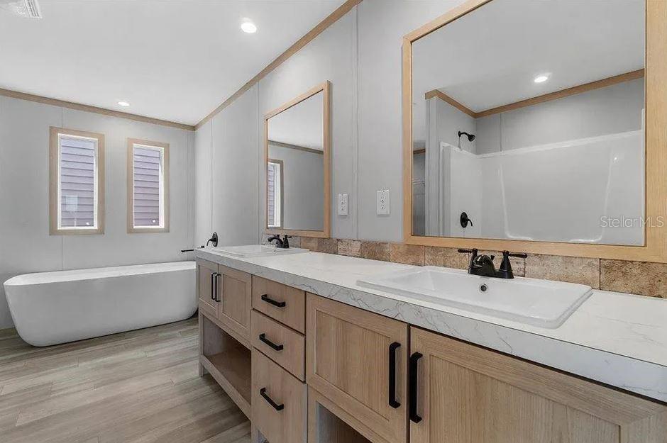 LAKE WALES ESTATES - Residential