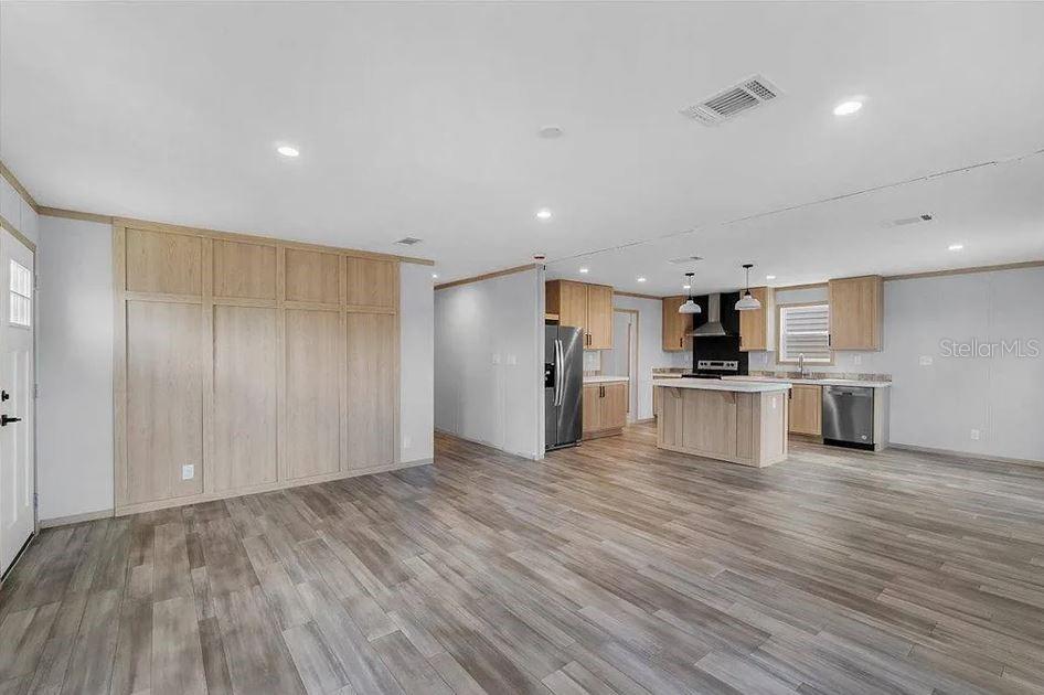 LAKE WALES ESTATES - Residential