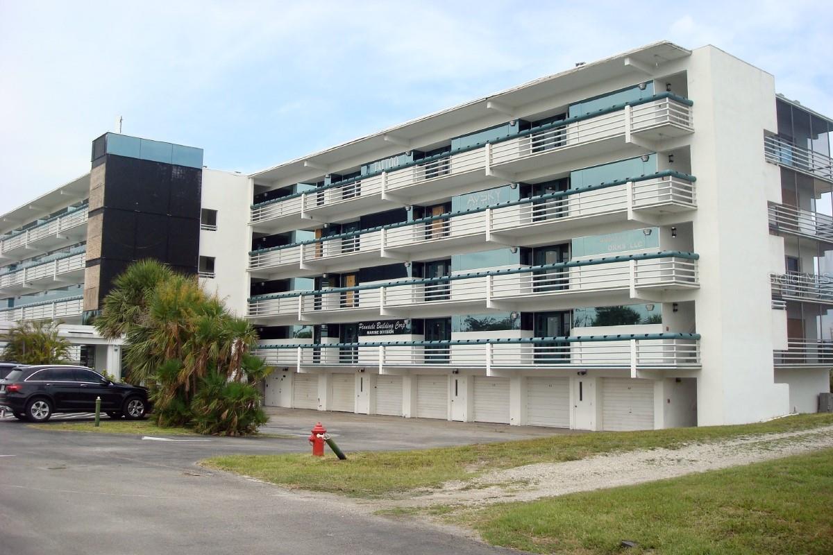 1,003 sf condo unit available with amazing views! This unit has an open layout floor plan and is on the 3rd floor. This property has an elevator and signage on 776. The association's insurance will be replacing the ceiling tiles and fixing the restroom.
This unit also comes with a garage for storage.