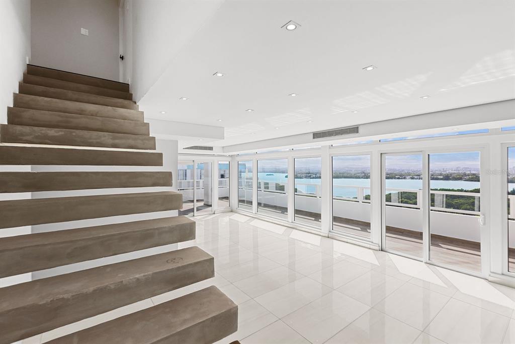 SURFSIDE MANSIONS - Residential