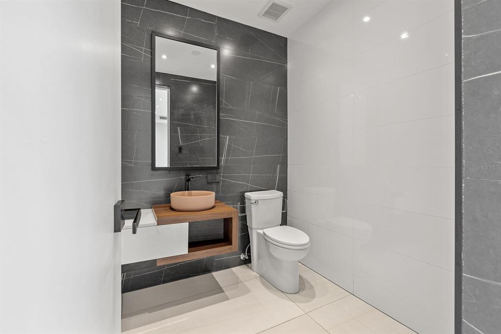 SURFSIDE MANSIONS - Residential