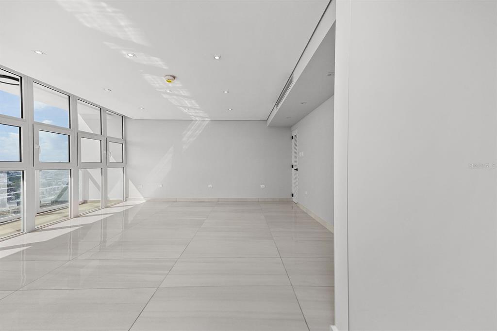 SURFSIDE MANSIONS - Residential