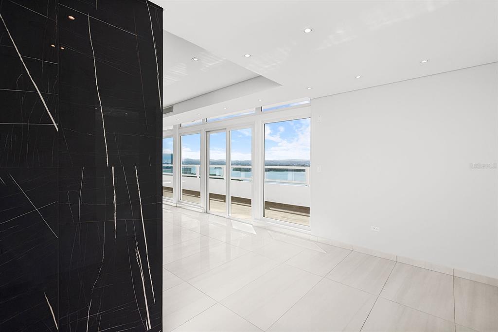 SURFSIDE MANSIONS - Residential