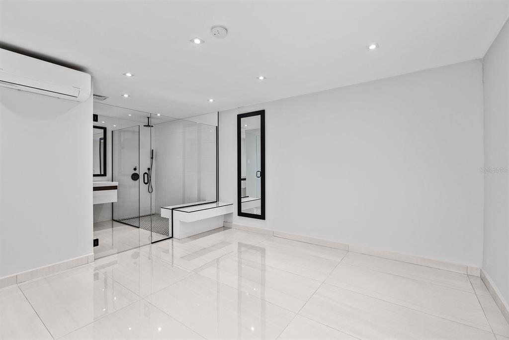 SURFSIDE MANSIONS - Residential