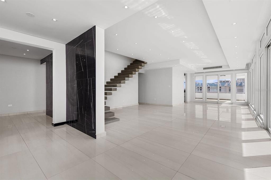 SURFSIDE MANSIONS - Residential