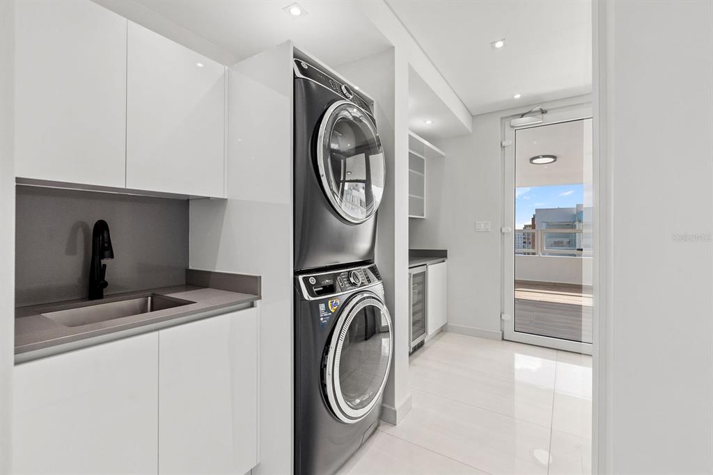 SURFSIDE MANSIONS - Residential