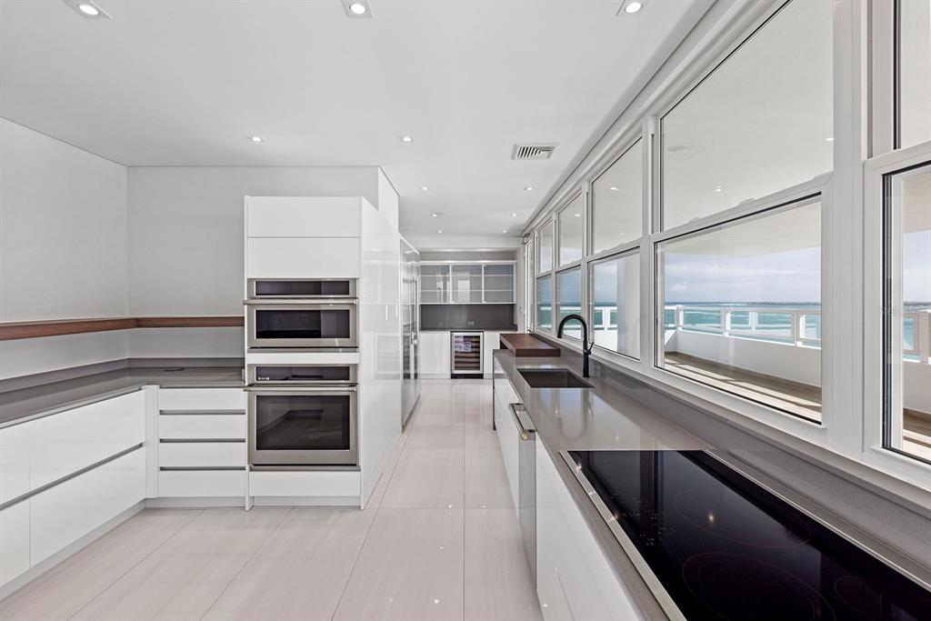 SURFSIDE MANSIONS - Residential