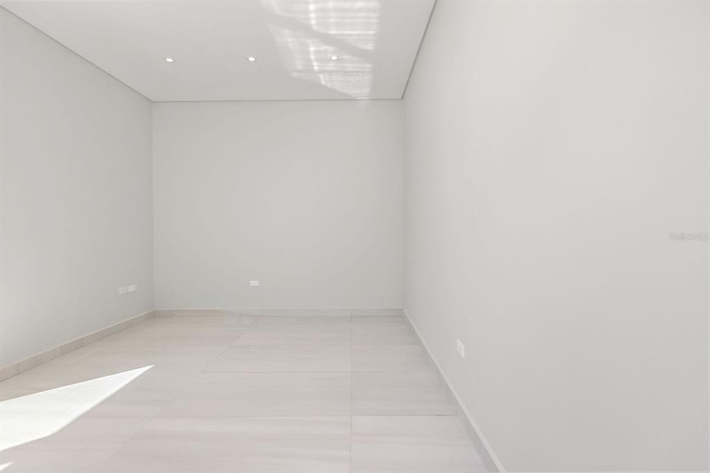 SURFSIDE MANSIONS - Residential