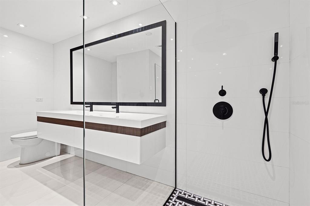 SURFSIDE MANSIONS - Residential