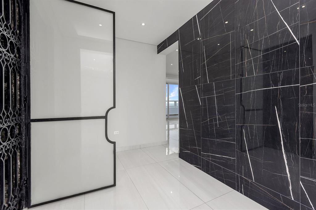 SURFSIDE MANSIONS - Residential