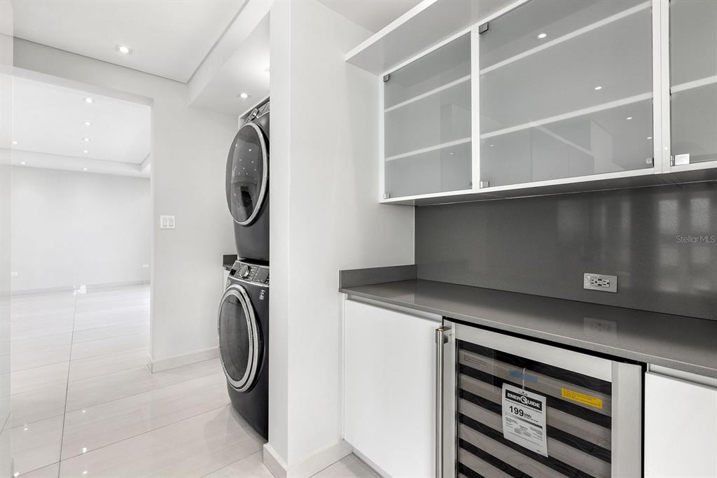 SURFSIDE MANSIONS - Residential