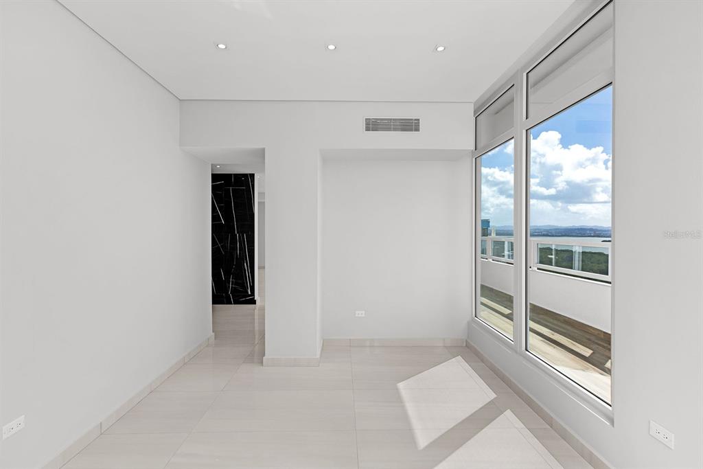 SURFSIDE MANSIONS - Residential