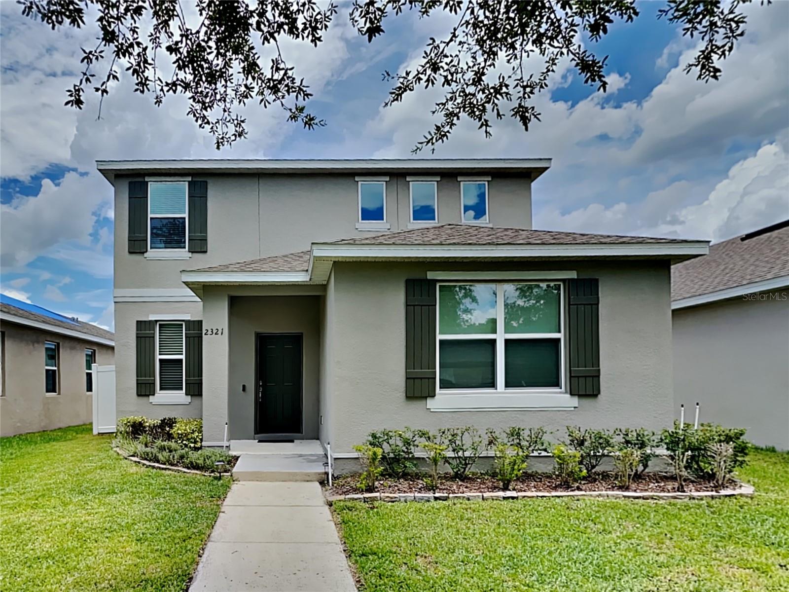 Discover this charming 3-bedroom, 2.5-bath home nestled in the desirable Parkview at Lakeshore community in Poinciana. The spacious floor plan features a seamless family and dining area, complemented by stylish tile and plush carpeting throughout. The modern kitchen boasts stainless steel appliances, a beautiful backsplash, and ample cabinet space for all your storage needs. The master suite offers a walk-in closet and a private bathroom complete with dual sinks and a stand-up shower. Additional highlights include a convenient laundry room with washer and dryer, a two-car garage, and a fenced backyard with a covered lanaiperfect for outdoor entertaining and relaxation. Don't miss the opportunity to call this lovely home yours!
Resident Benefit Package: $42.00-month. Includes HVAC air filter delivery, Tenant Liability Insurance, Credit Reporting, Tenant Rewards Program, and much more!
This property is eligible for deposit alternative coverage in lieu of a security deposit. For information and enrollment, please contact our leasing team and enjoy a deposit-free renting experience.