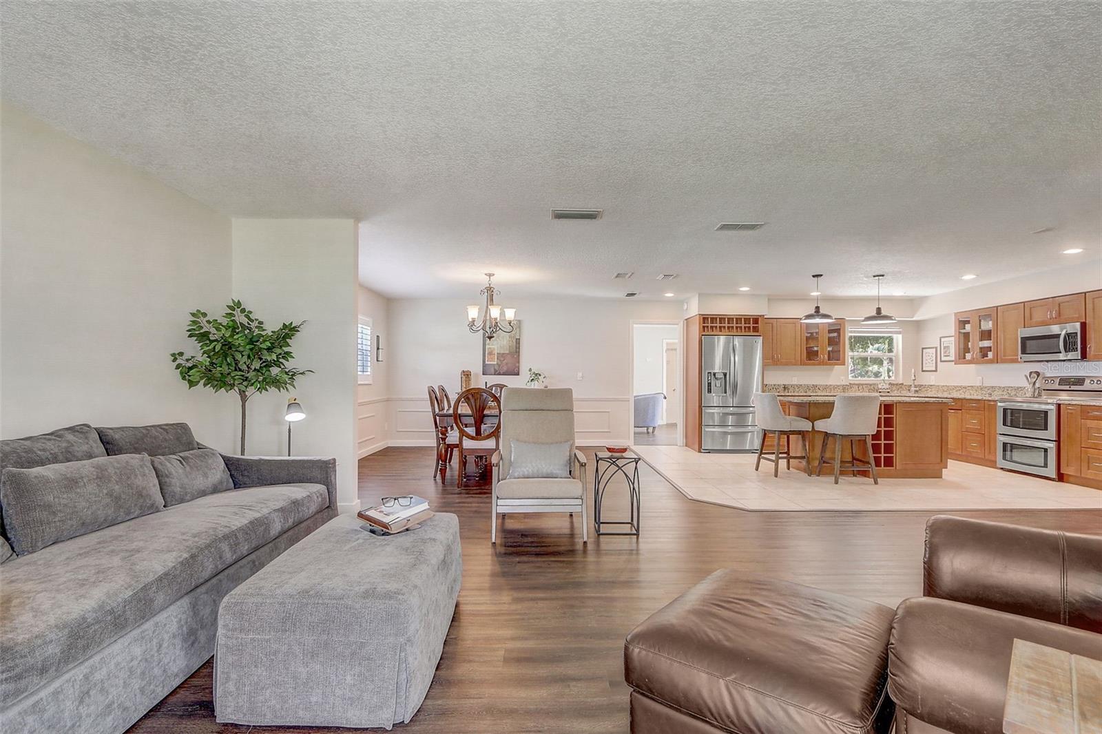 423 OAK HILL DRIVE