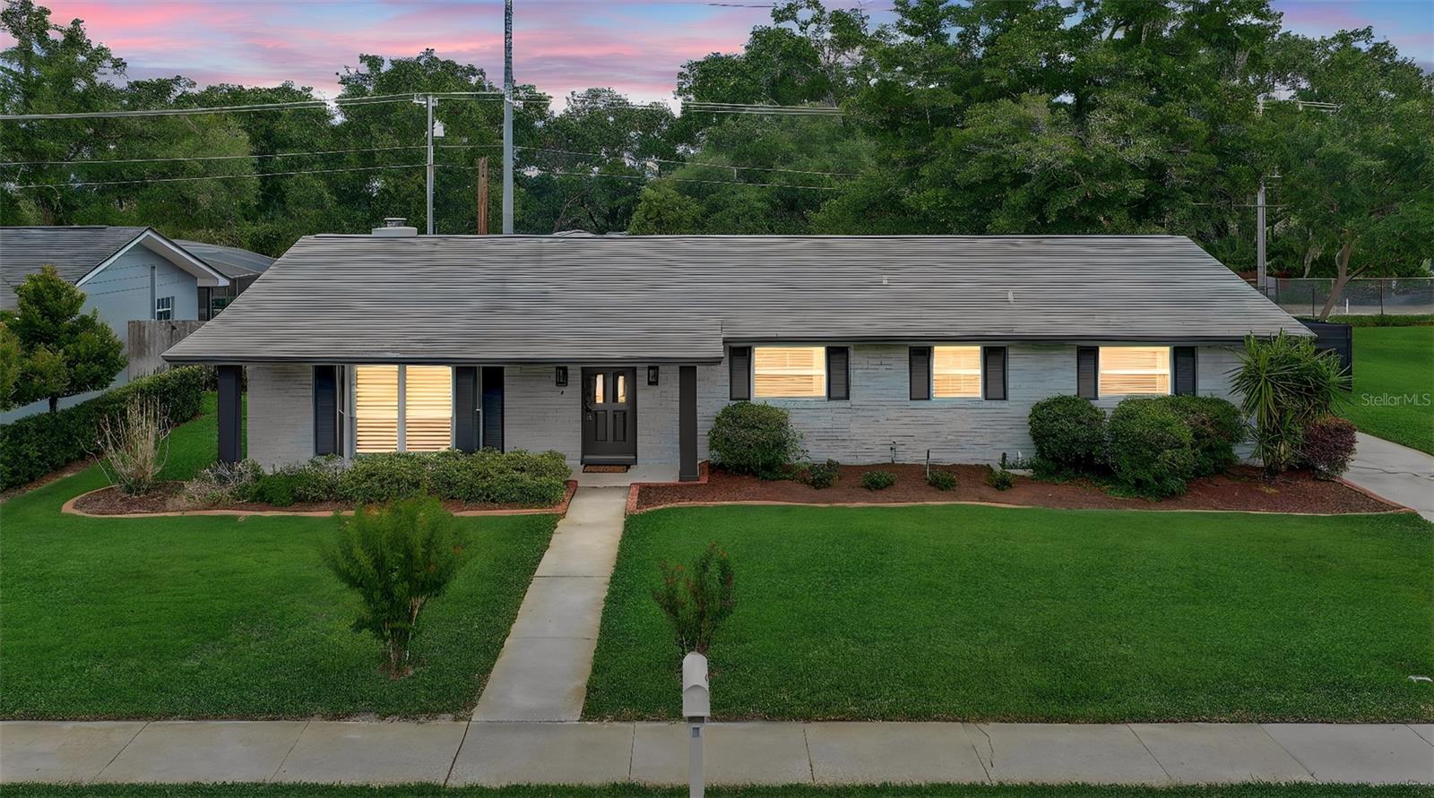 423 OAK HILL DRIVE
