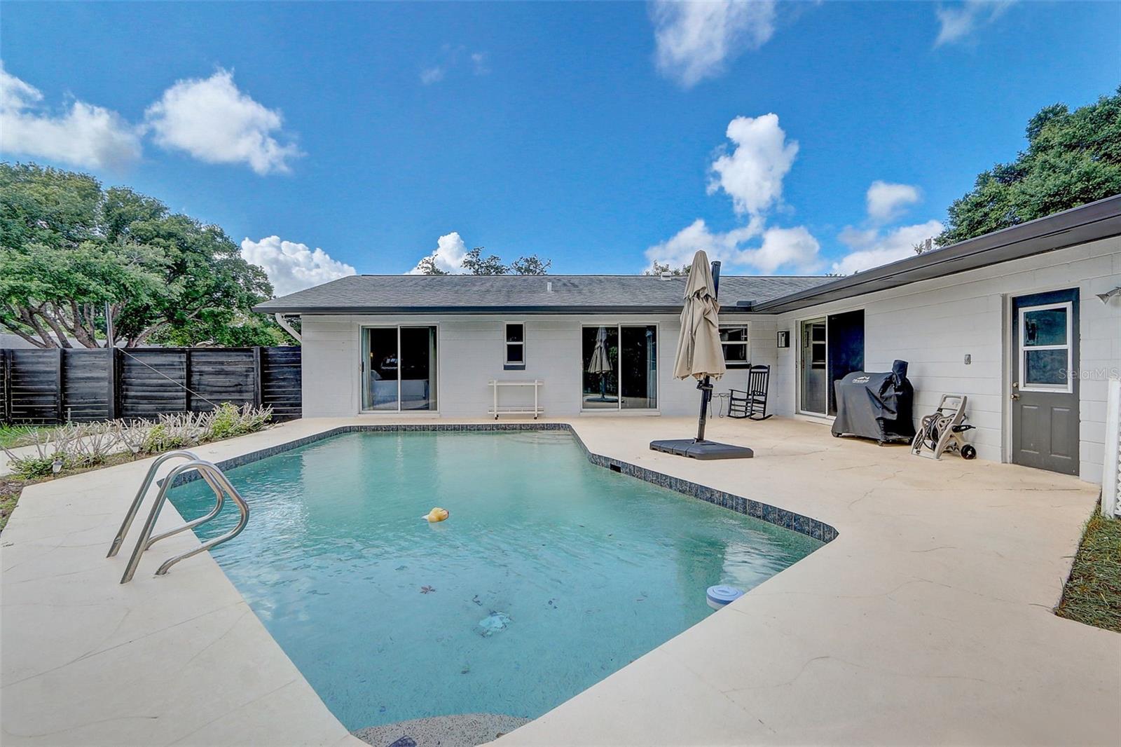 423 OAK HILL DRIVE