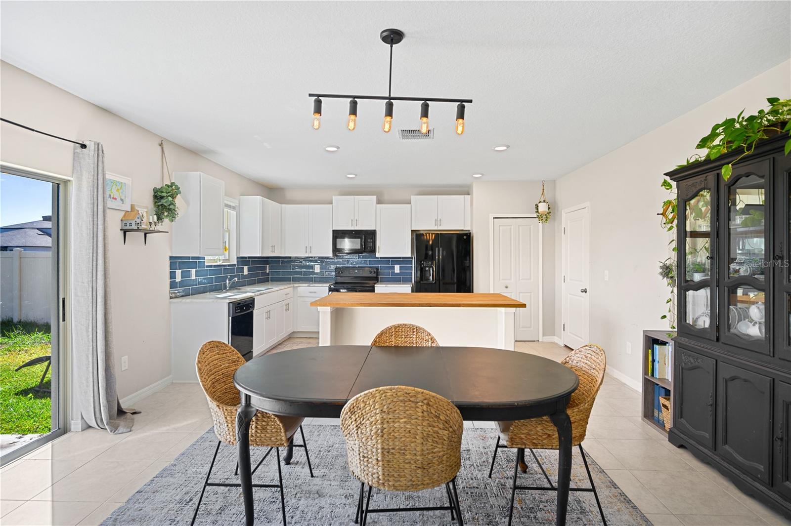 RIVERSTONE PH 1 - Residential