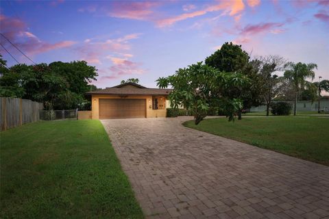 Photo of 1701 Pinellas Point Drive S, St Petersburg, FL 33712 (MLS # TB8427003)