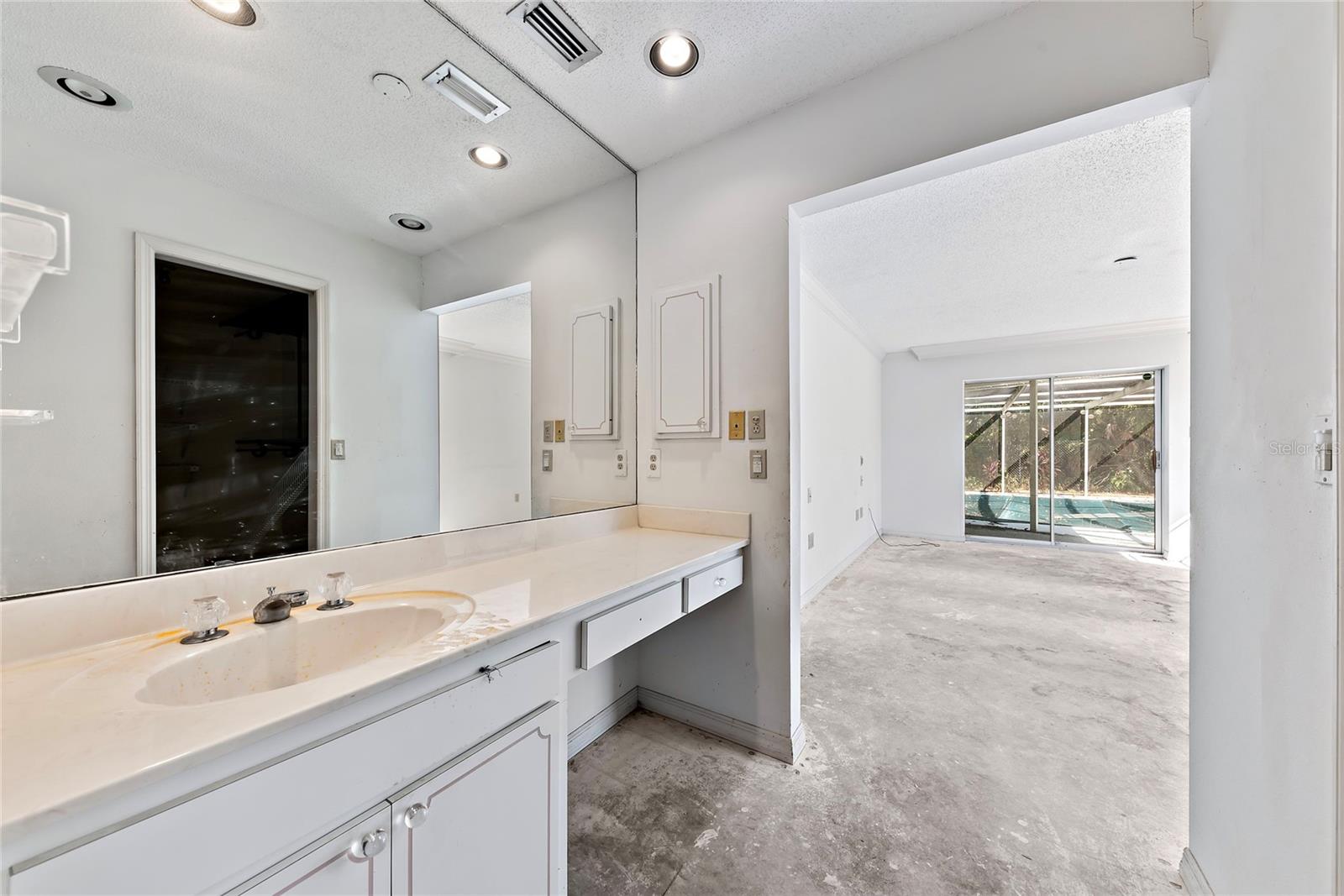 DESOTO LAKES COUNTRY CLUB COLONY 5 - Residential