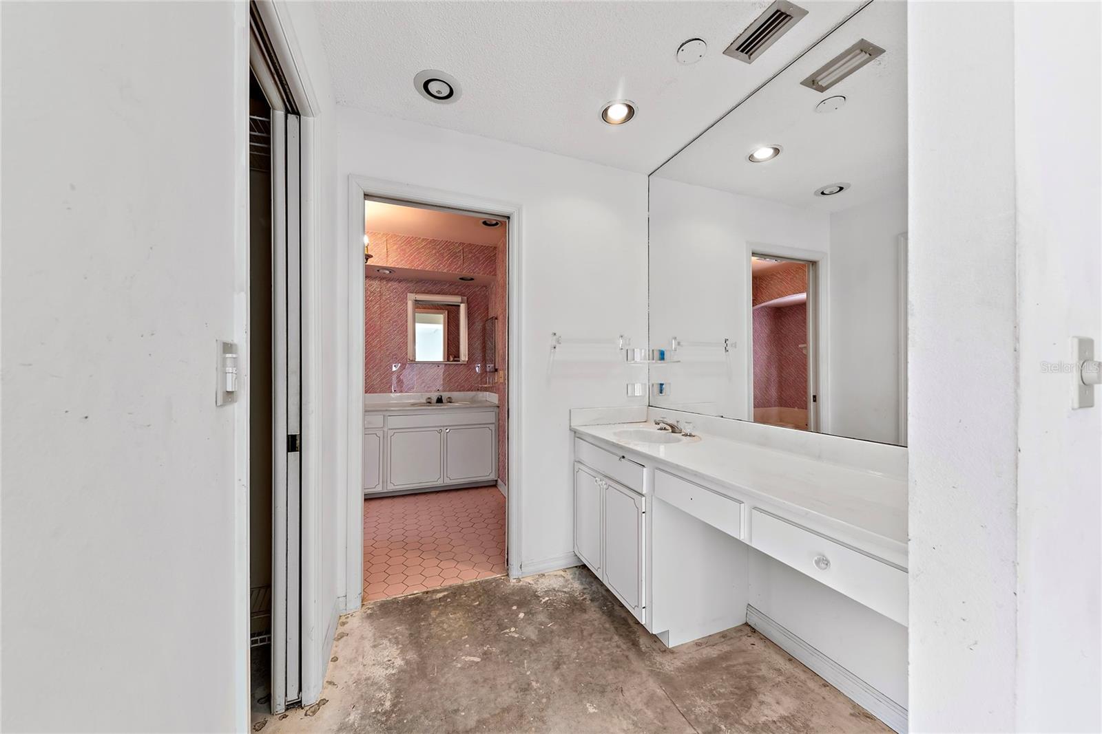 DESOTO LAKES COUNTRY CLUB COLONY 5 - Residential