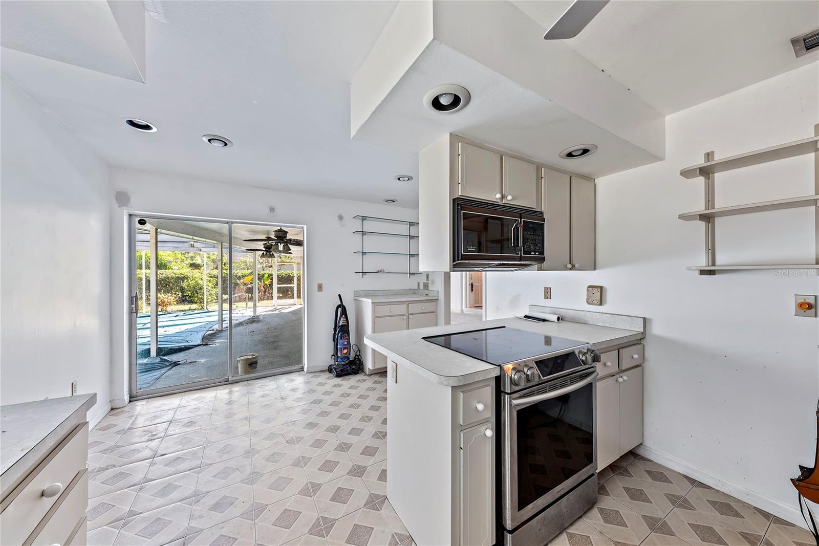 DESOTO LAKES COUNTRY CLUB COLONY 5 - Residential