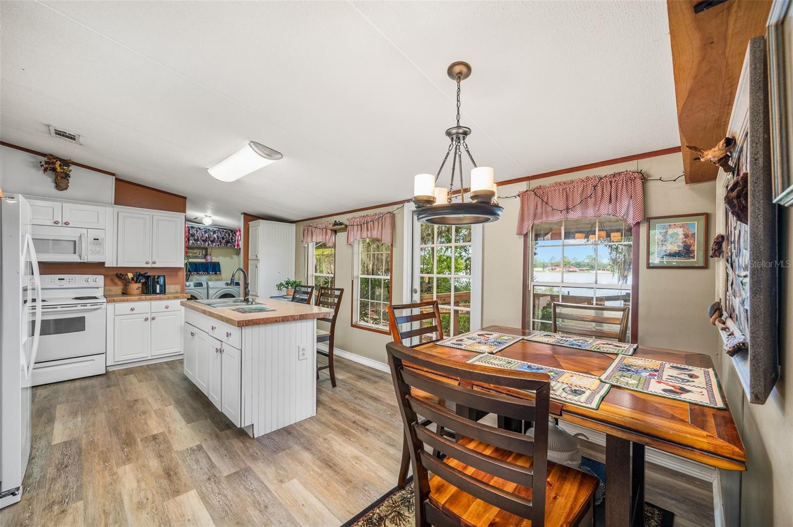 INTERLACHEN LAKES ESTATES - Residential