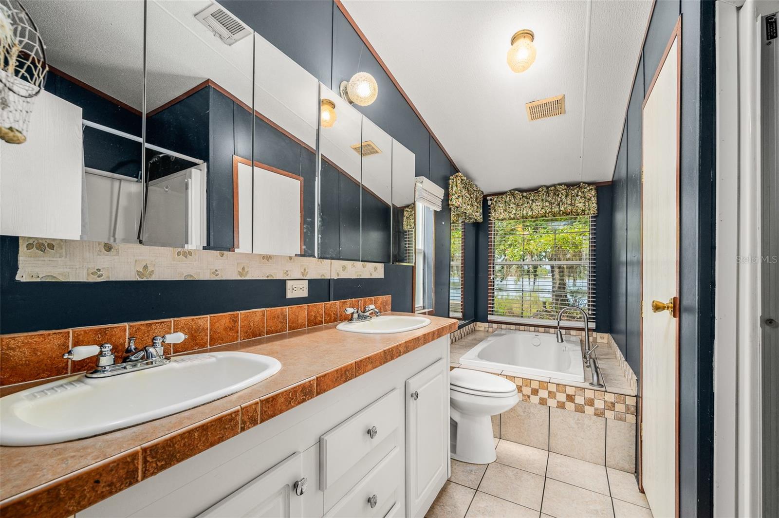 INTERLACHEN LAKES ESTATES - Residential