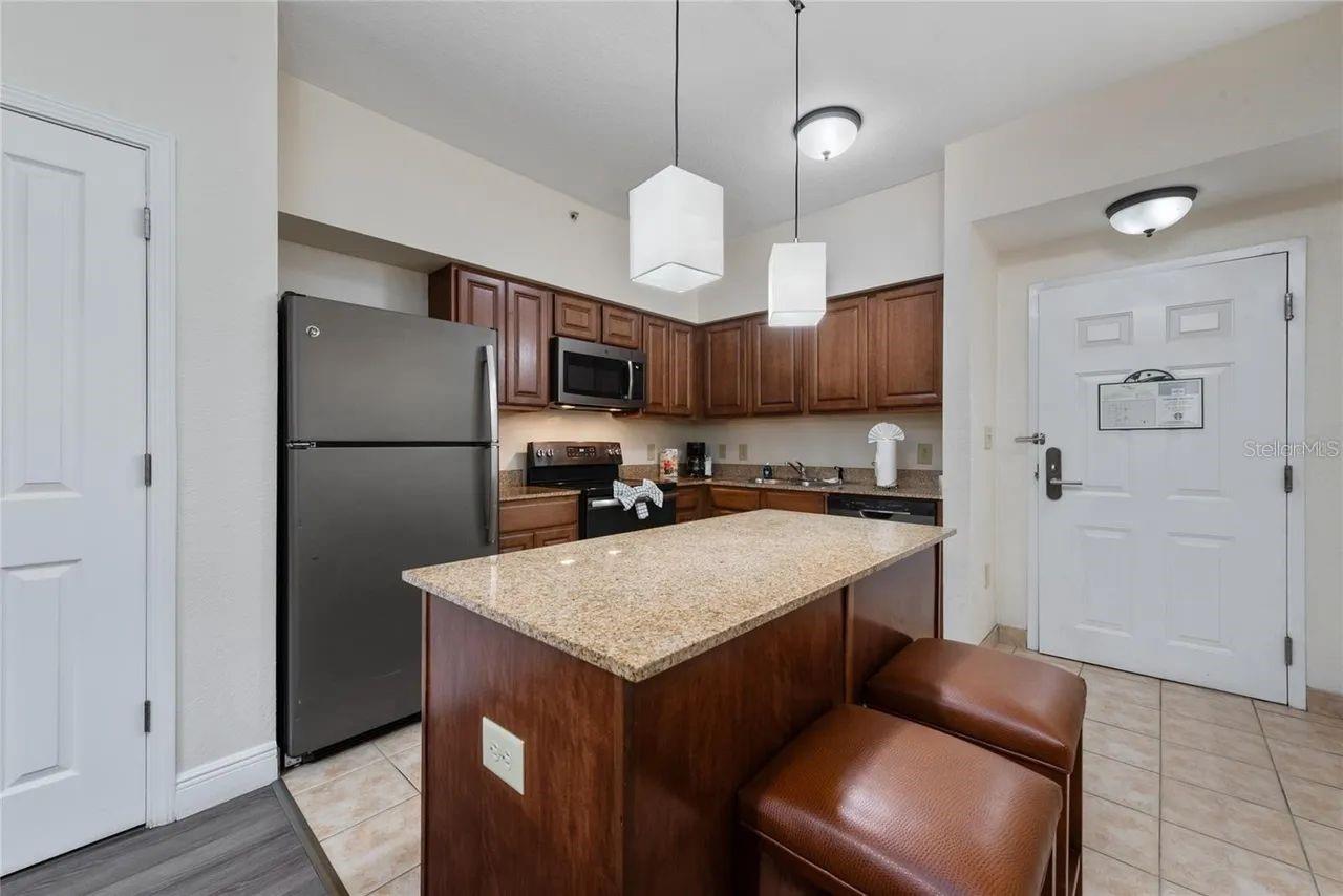 12527 FLORIDAYS RESORT DRIVE E-103