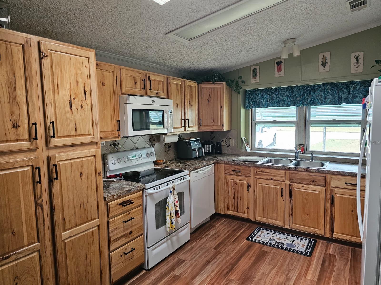 TROPICANA VILLAGE - Residential