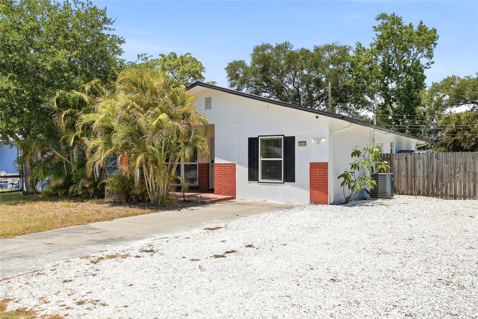 3053 OAKLAWN AVE