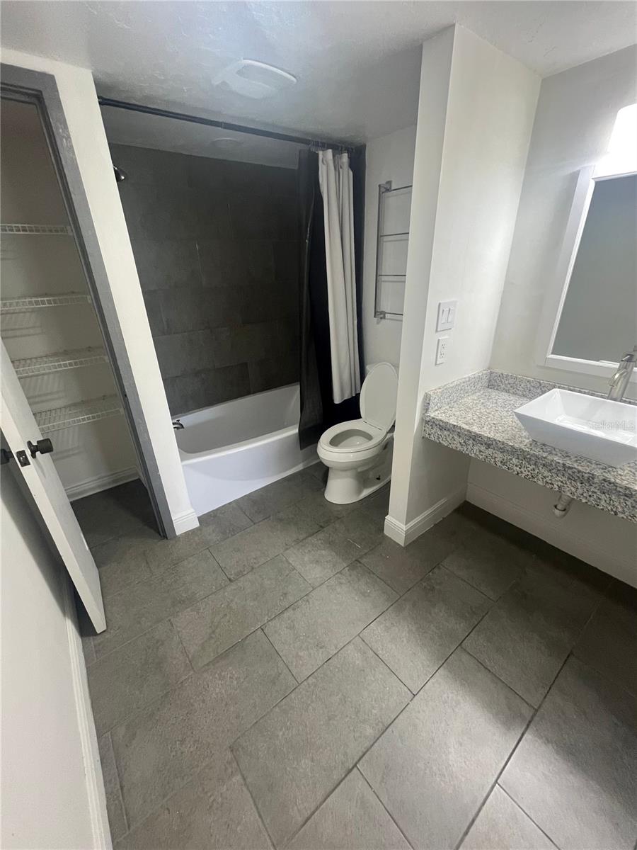 GRENELEFE ABBEY COURT CONDO UNIT 01 PH 01 - Residential