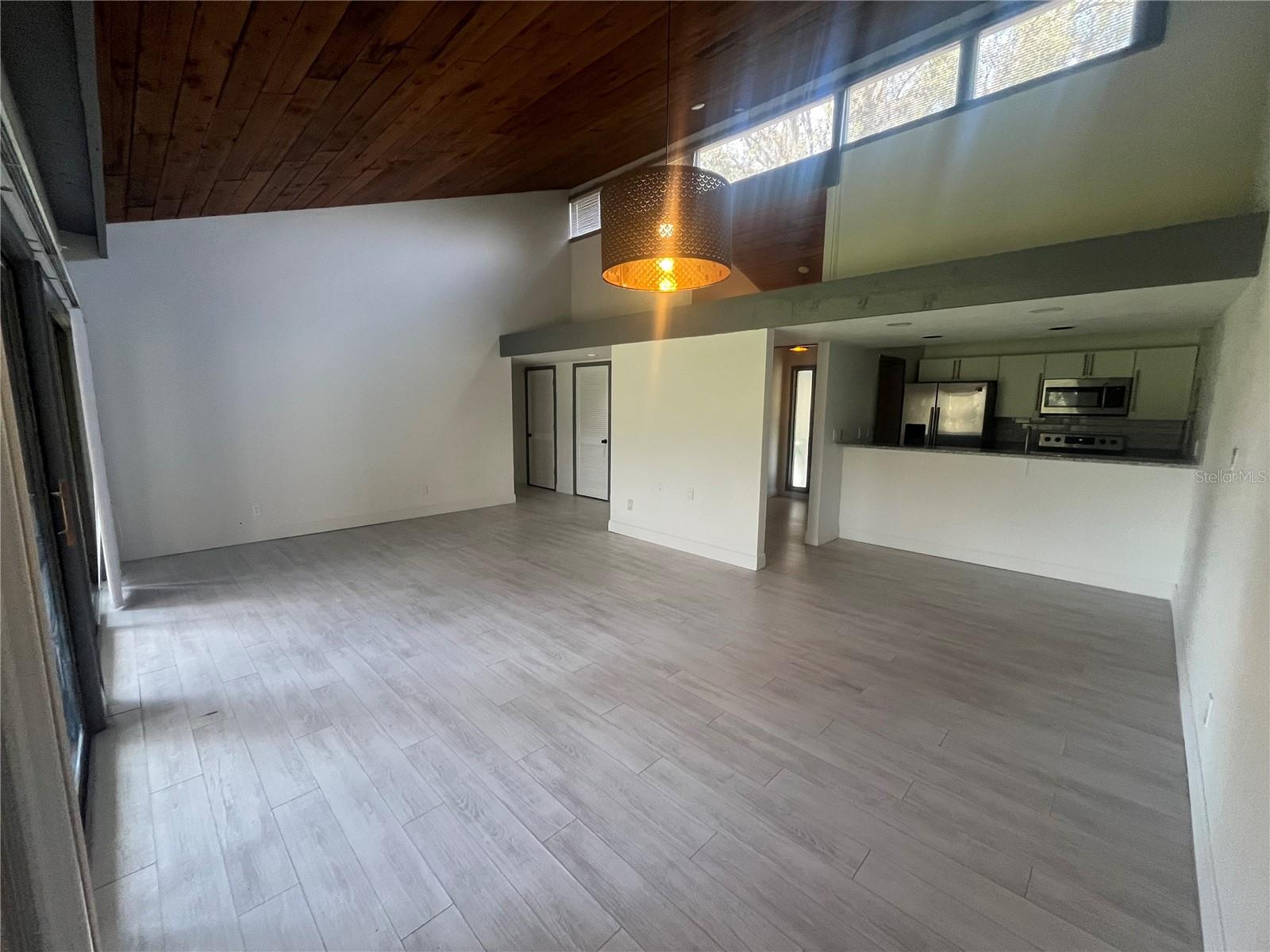 GRENELEFE ABBEY COURT CONDO UNIT 01 PH 01 - Residential