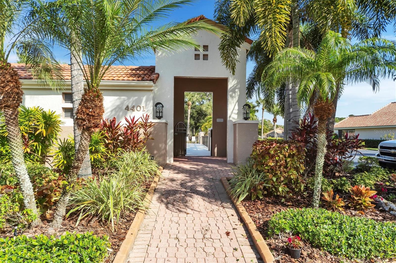 VILLAS AT DEER CREEK - Residential Lease