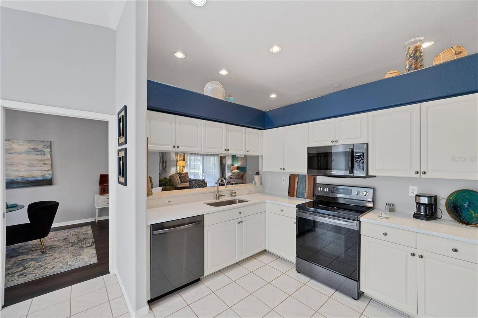 VILLAS AT DEER CREEK - Residential Lease