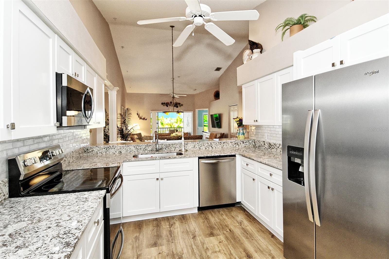 HERITAGE OAKS GOLF & COUNTRY CLUB - Residential