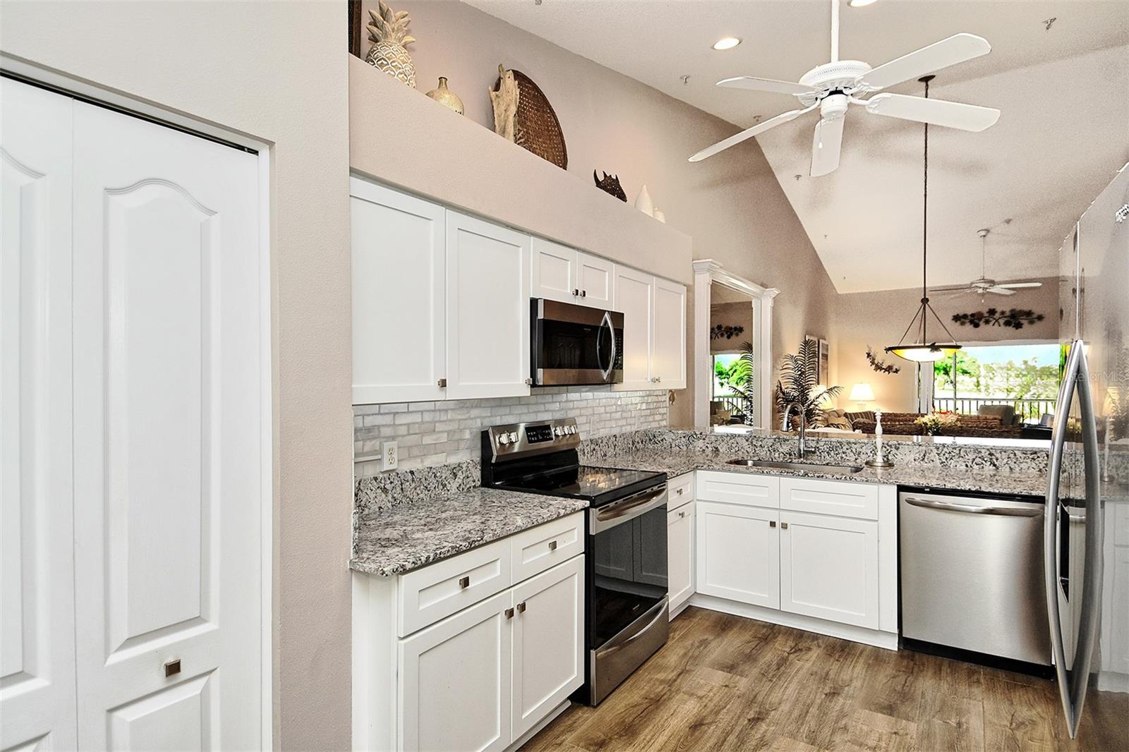 HERITAGE OAKS GOLF & COUNTRY CLUB - Residential