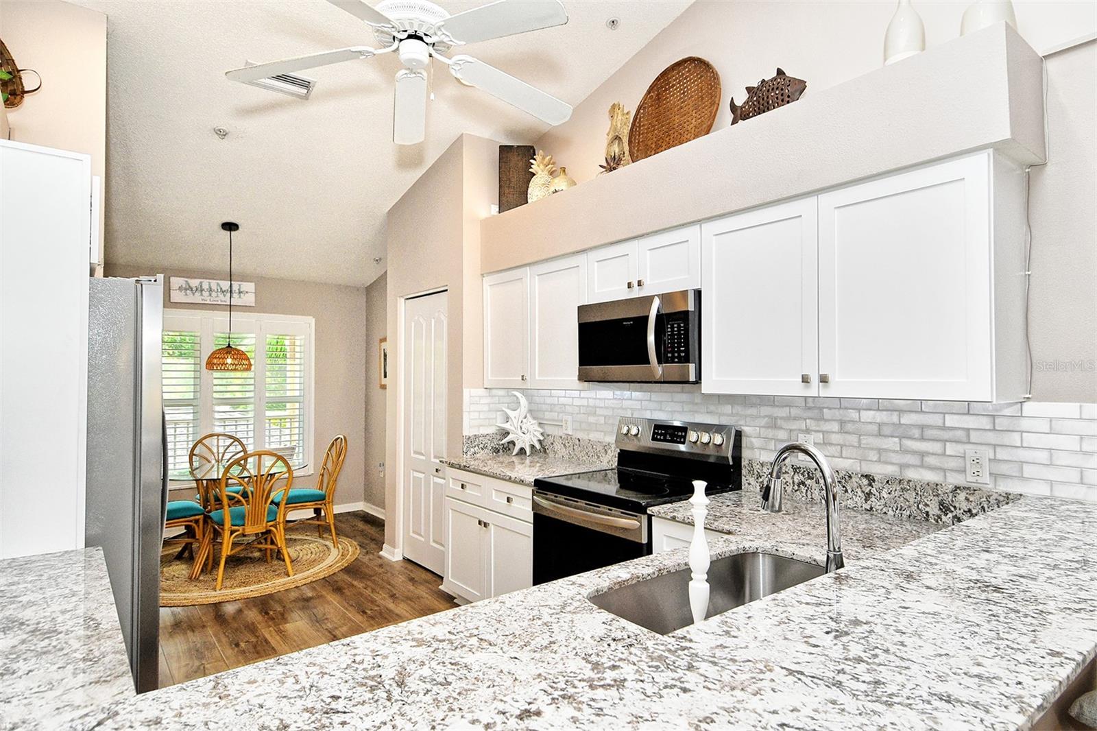 HERITAGE OAKS GOLF & COUNTRY CLUB - Residential