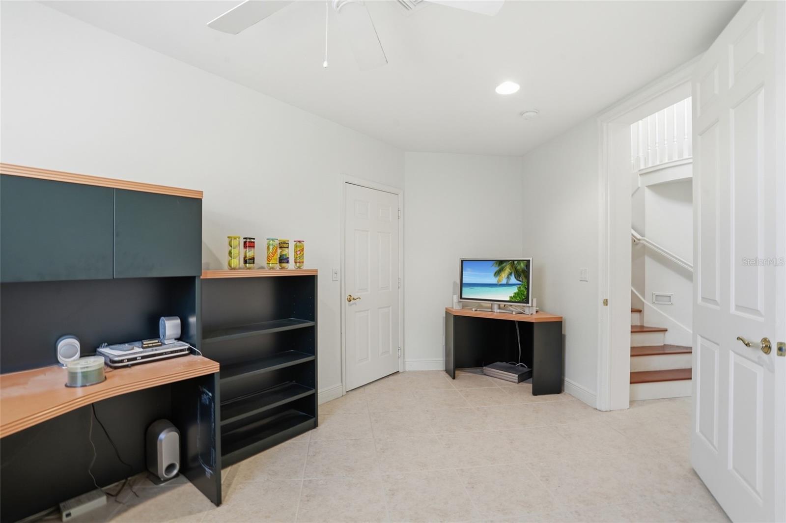 LAKE HOMES/TARPON GARDENS - Residential