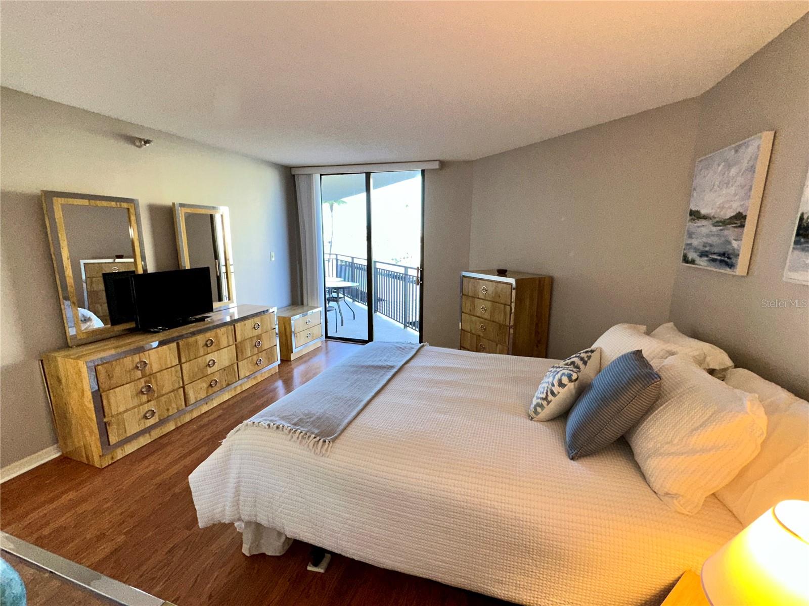 ISLAND WALK CONDO - Residential Lease