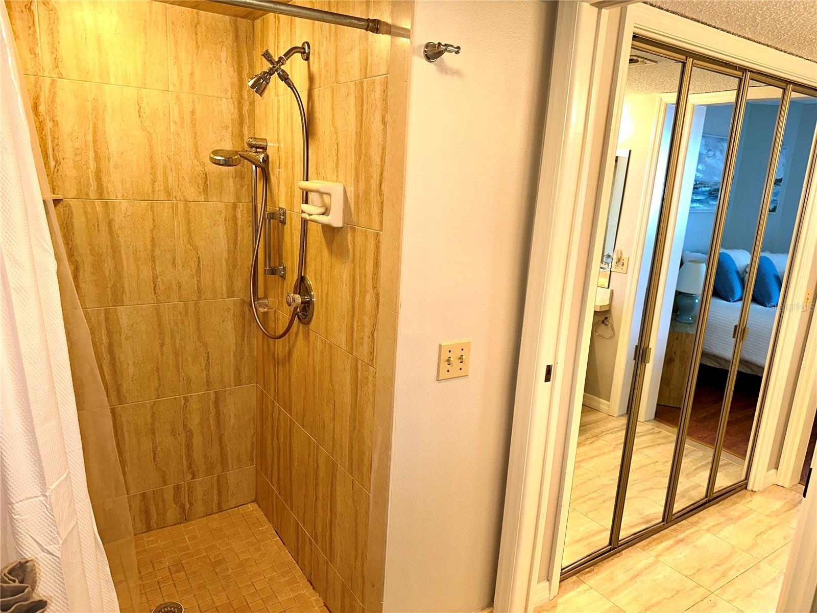 ISLAND WALK CONDO - Residential Lease