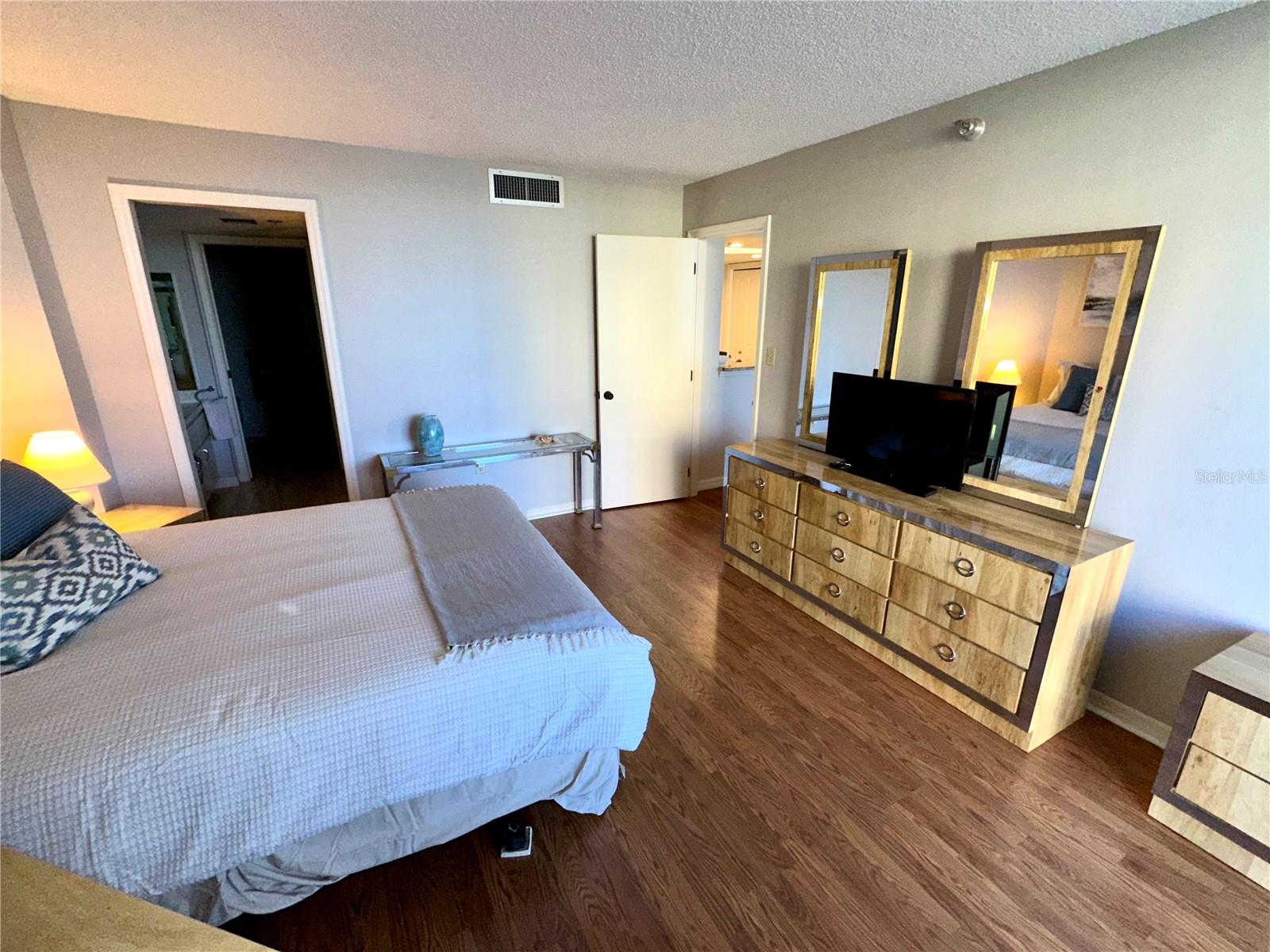 ISLAND WALK CONDO - Residential Lease