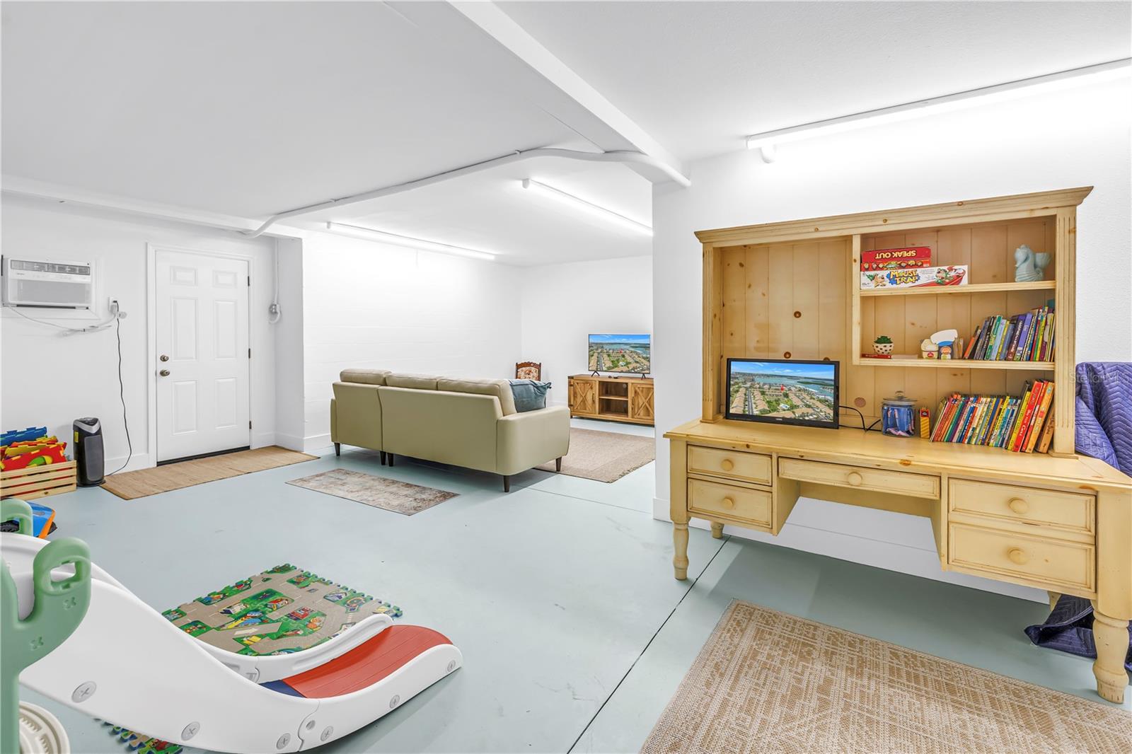 228 SUN VISTA COURT N 70