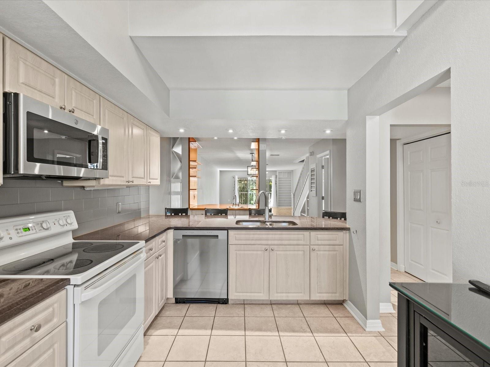 DOLLY BAY A VILLAGE ON LAKE TARPON - Residential Lease