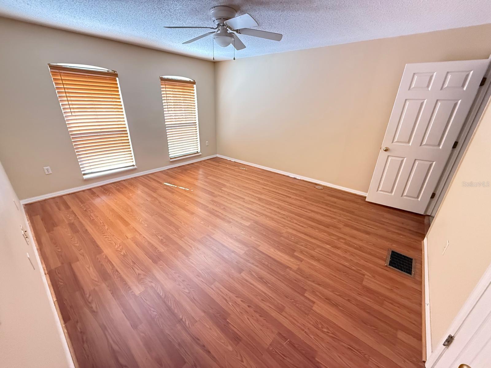 ASHBURN SQUARE TOWNHOMES - Residential Lease