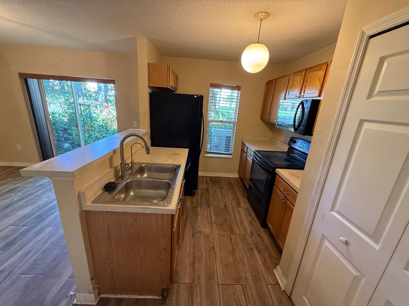 ASHBURN SQUARE TOWNHOMES - Residential Lease