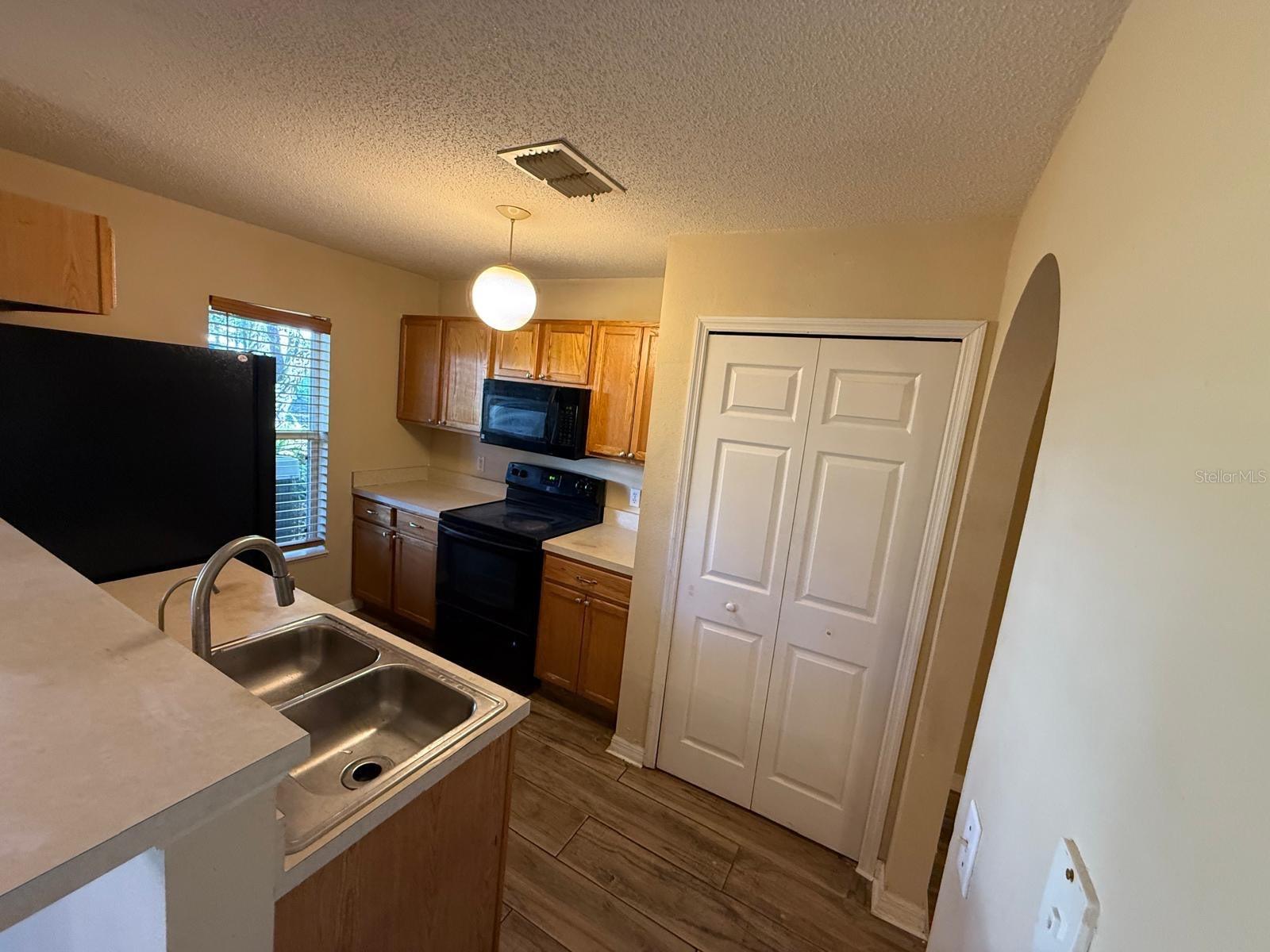 ASHBURN SQUARE TOWNHOMES - Residential Lease