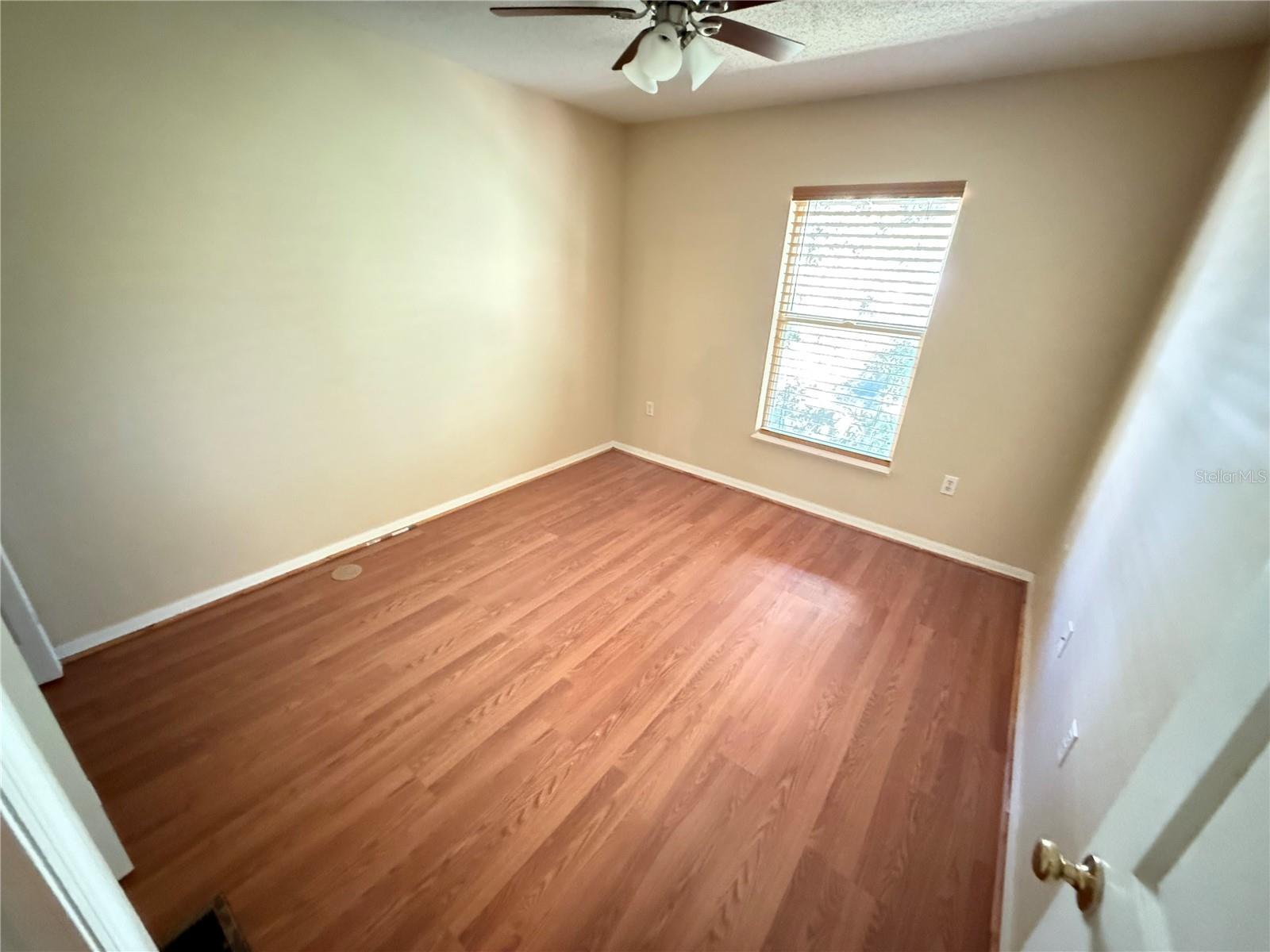 ASHBURN SQUARE TOWNHOMES - Residential Lease