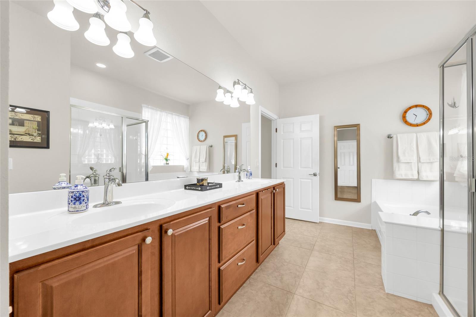 VILLAGEWALK/LK NONAB - Residential