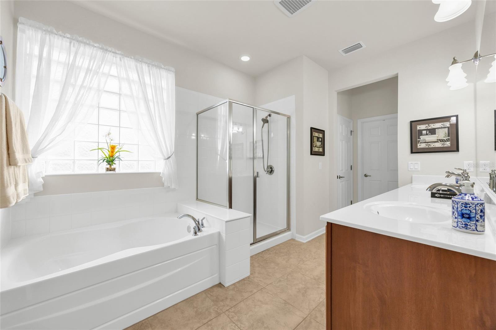 VILLAGEWALK/LK NONAB - Residential